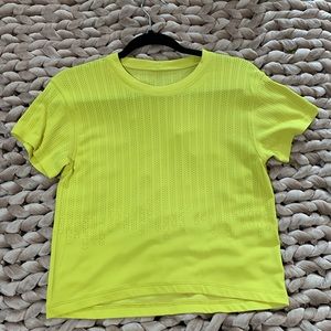 Train to be short sleeve shirt lululemon size 4